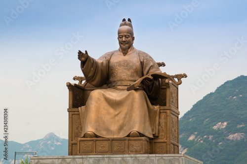 statue of a korean king