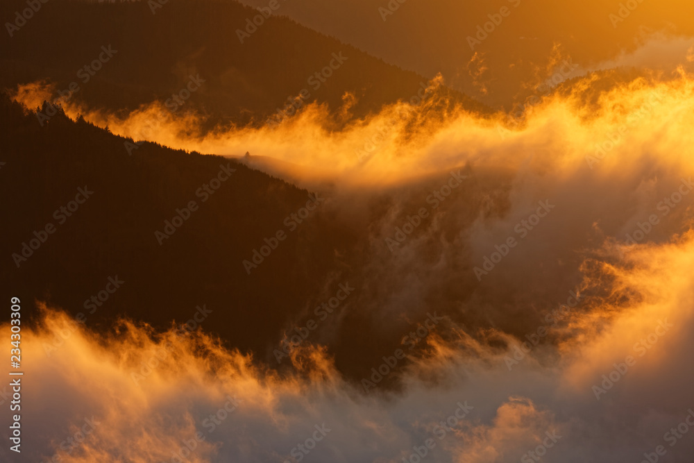 Obraz premium Brouillard dans la vallée