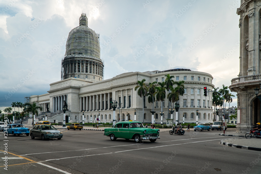 Obraz premium Capitol in Havana, Cuba