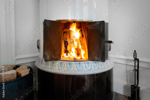 Εκτύπωση καμβά fire in a tiled stove