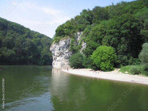 Kiesufer an der Donau am Donaudurchbruch Kloster Weltenburg