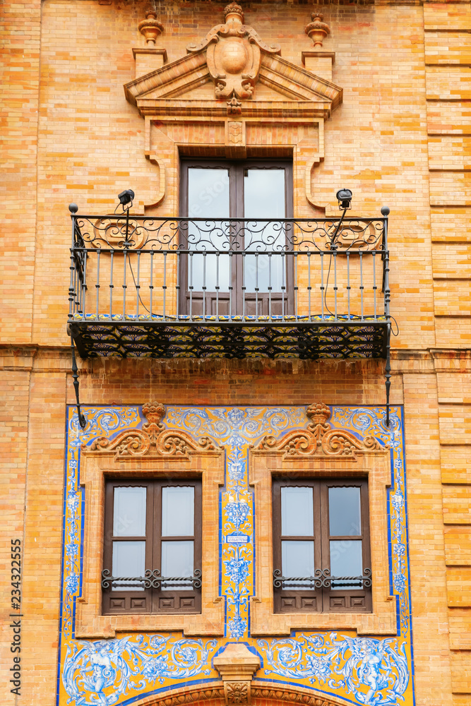 Obraz premium windows at a historical building in Seville, Spain
