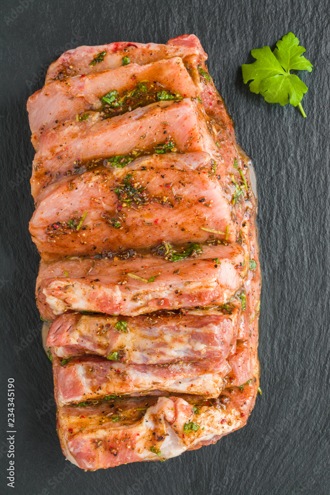 Φωτογραφία Raw pork fillet marinated with pepper, salt, fresh parsley, honey, paprika, cumi