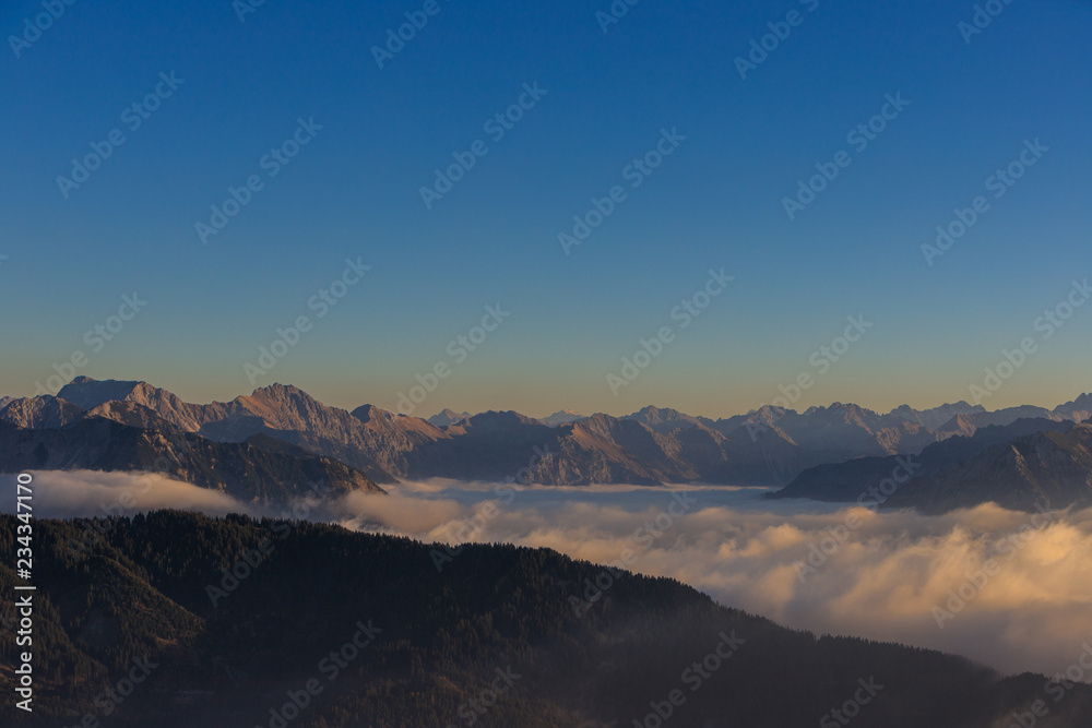 Allgäuer Alpen über dem Nebelmeer