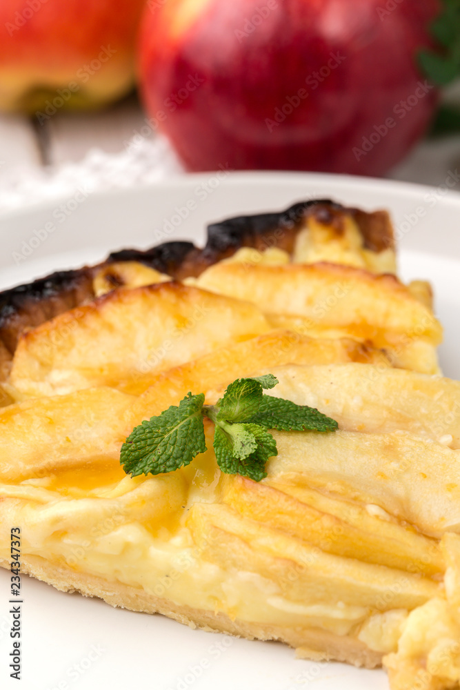 Apple pie with cinnamon and mint Apple pie with cinnamon and mint