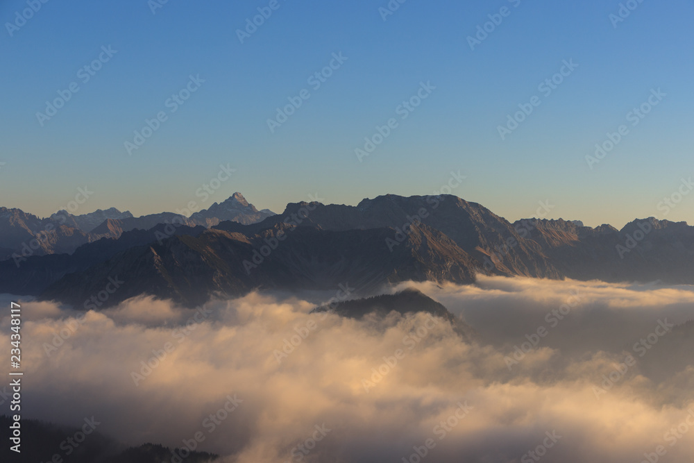 Obraz premium Allgäuer Alpen über dem Nebelmeer