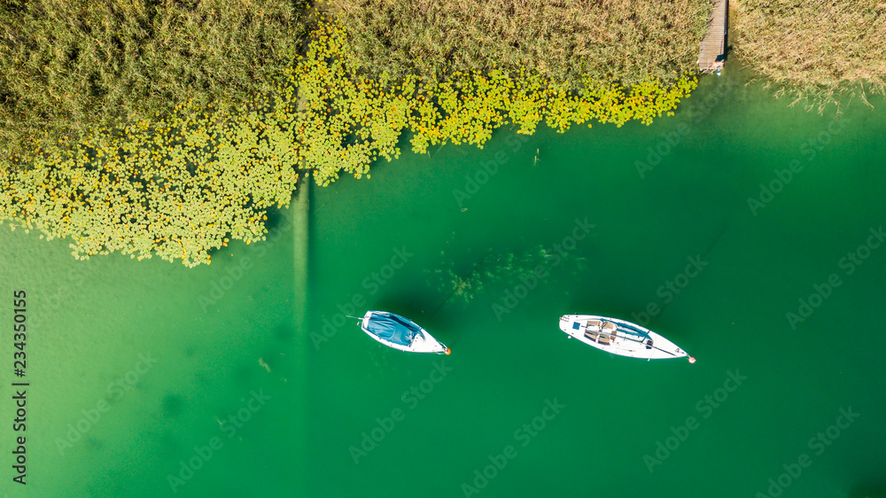 Boote auf dem Mattsee (Österreich)