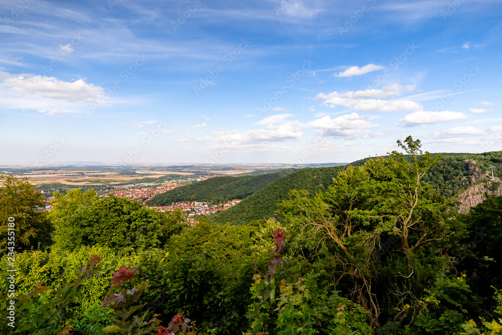 Blick auf Thale und das östliche Harzvorland mit Quedlinburg, Wernigerode und Halberstadt
