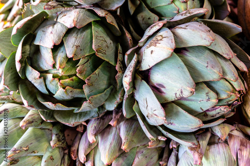 Fototapeta Naklejka Na Ścianę i Meble -  Fresh and large artichoke fruits