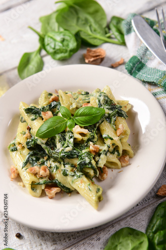 Penne pasta with spinach, gorgonzola cheese and walnuts