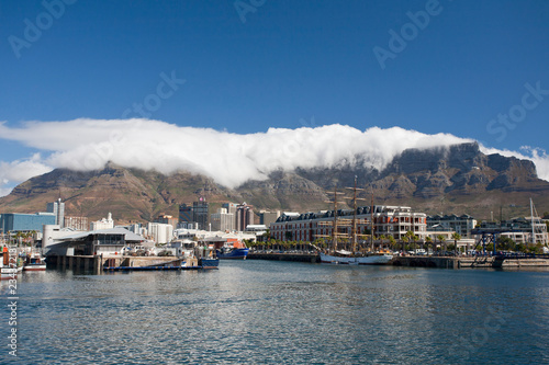 Hafenbecken mit Blick auf den Tafelberg, Kapstadt © M. Schwarz