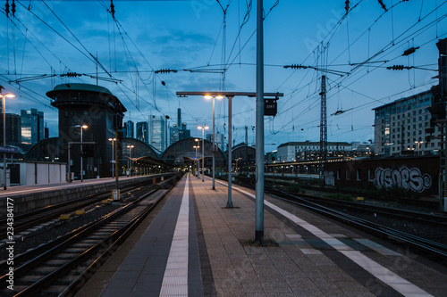 Nachts am Bahnhof