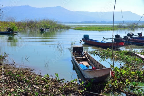 Fototapeta Naklejka Na Ścianę i Meble -  Boats fishing in Lam Ta Khong dam, Pak Chong District, Nakhon Ratchasima Province ,Thailand