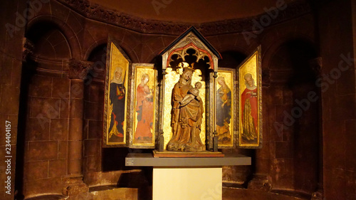 Obraz na plátně Baldachin triptych altarpiece of Madonna and child