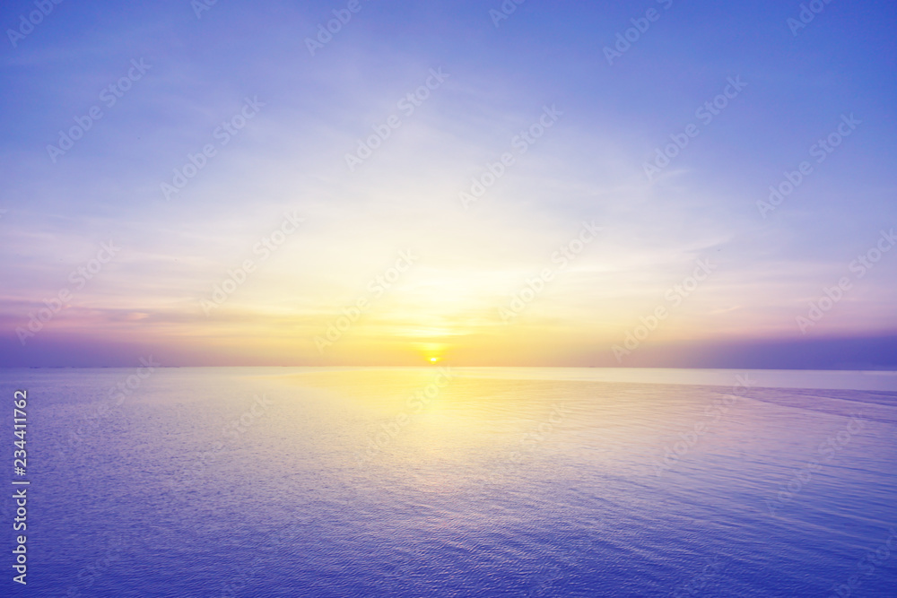 Obraz premium Soft and colourful sunset in the sea.
