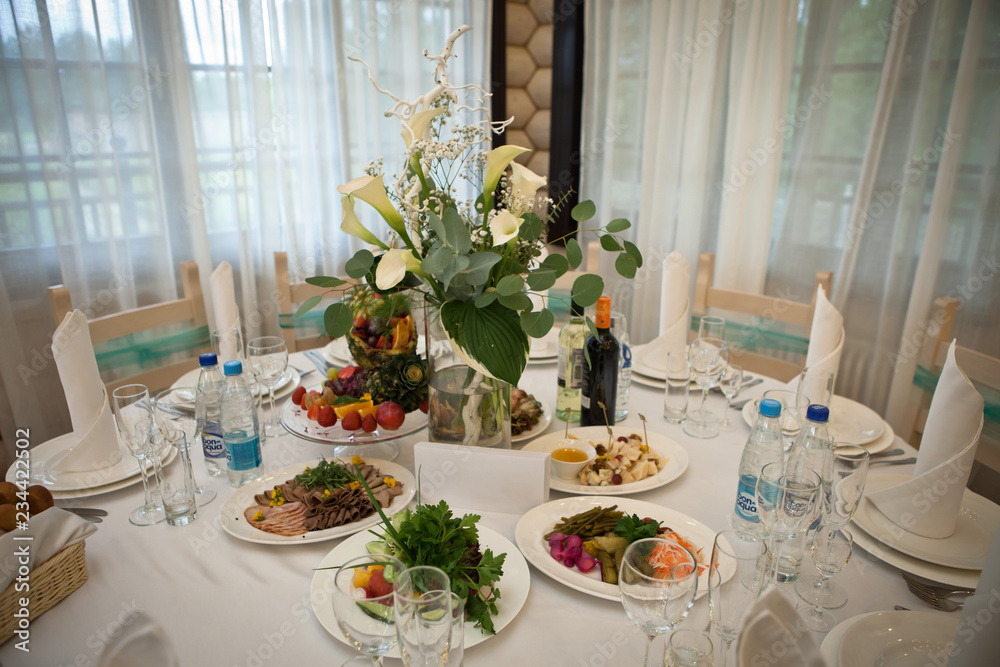 laying of a wedding table