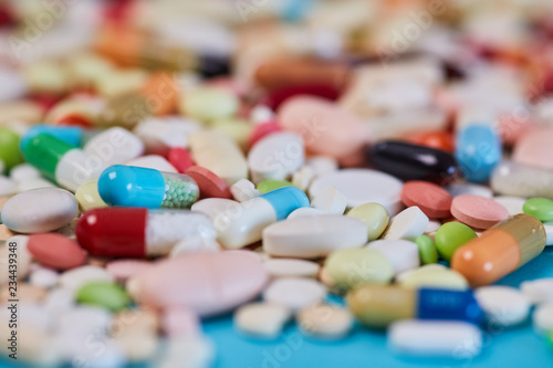 Viele Medikamente wie Tabletten Pillen und Kapsel