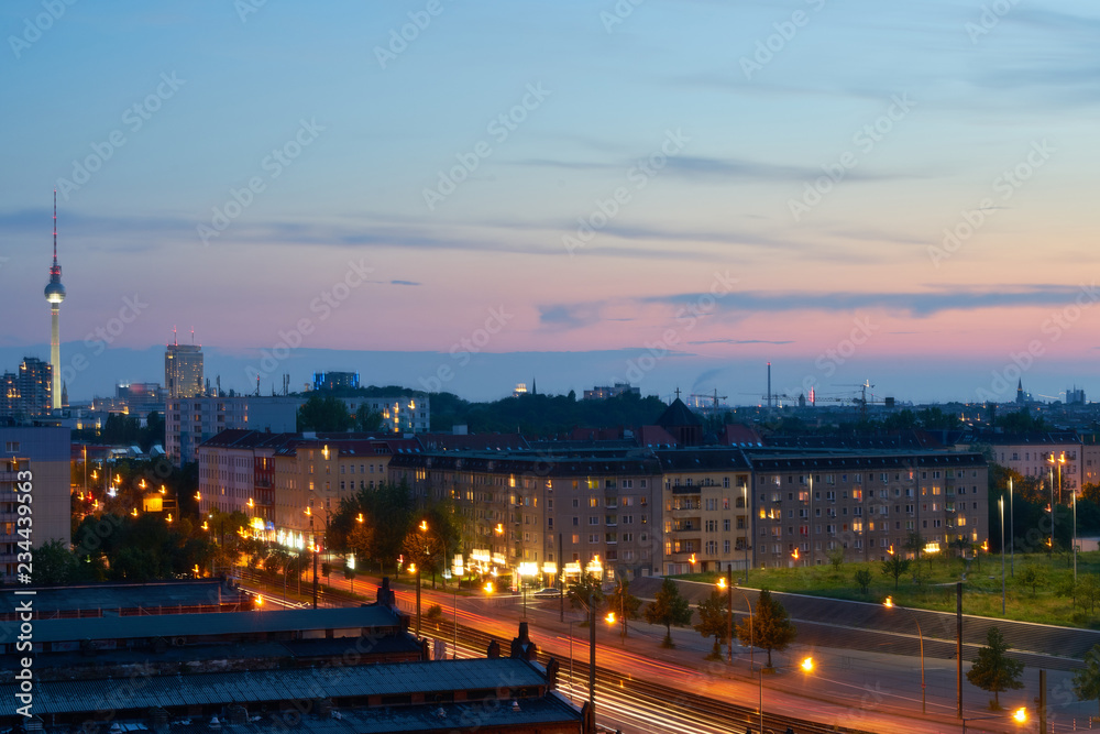 Obraz premium Berlin City abends mit Fernsehturm