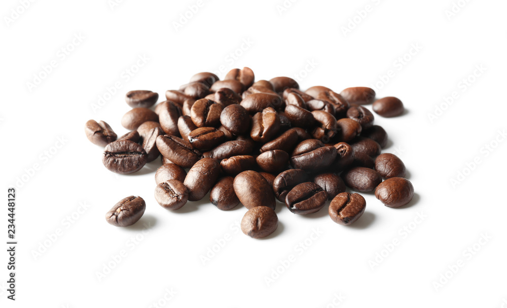 Fototapeta premium Roasted coffee beans on white background