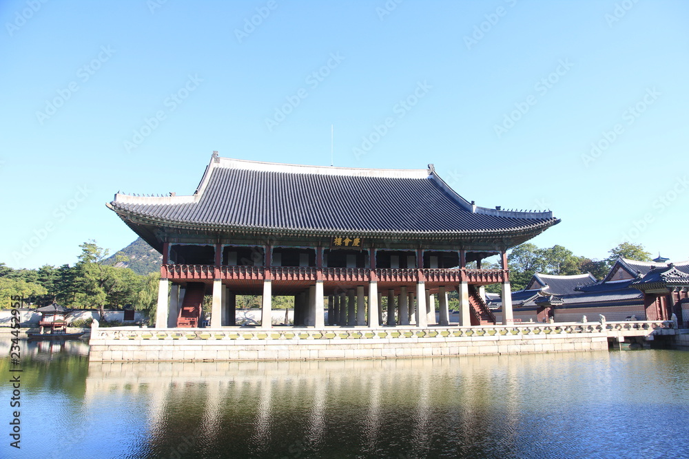 Royal Banquet Hall inside Gyeongbokgung Palace in Seoul, South Korea. Writing on the building: Gyeonghoeru Hall
