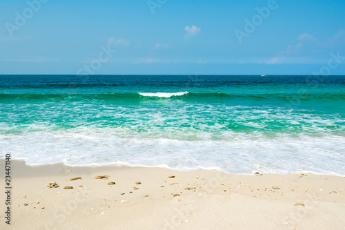 Fototapeta Naklejka Na Ścianę i Meble -  Beautiful landscape of clear turquoise ocean