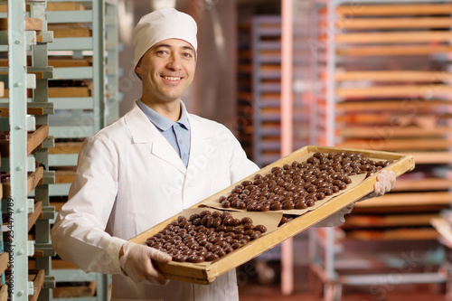 Valokuva chocolate candy making