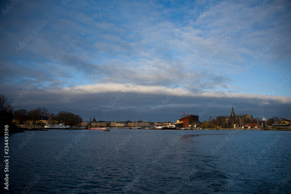 Obraz premium Winter cloud torning up over Stockholm inner harbour.