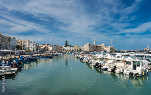 Hafen von Trani  Apulien  Italien © majonit