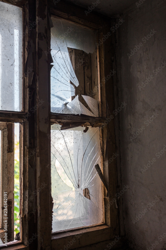 Broken Glass In The Windows Of An Old Abandoned Mystical House A 1000 F 234542191 XUN4fsialf1Q5LPa8rDVcOO9CY9DFmUc