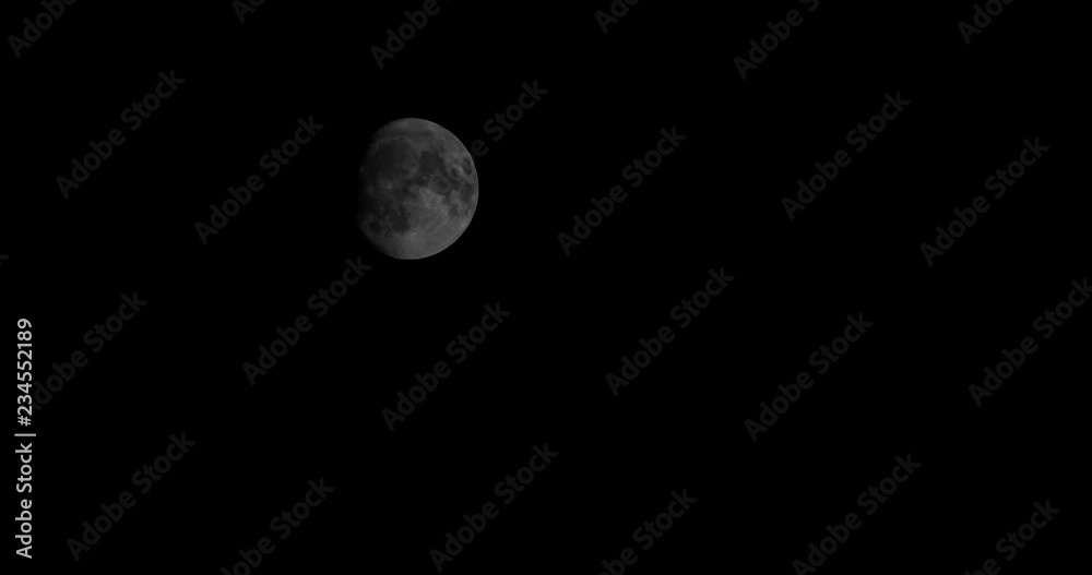 Mond hinter Wolken und Nebelschwaden 4k DCI Mond hinter Wolken und Nebelschwaden 4k DCI