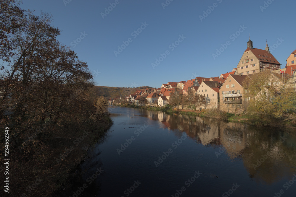 Besigheim, Baden-Württemberg, Deutschland: Blick über die Enz auf die Altstadt.