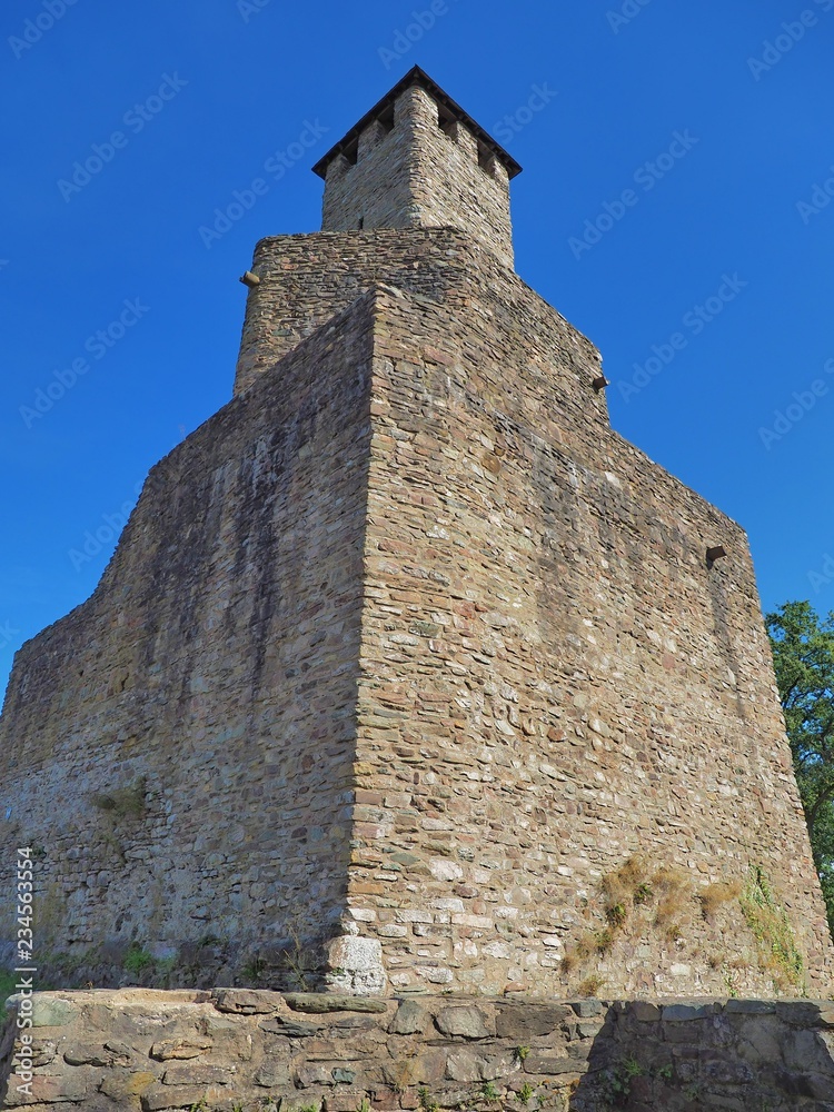 Malerische Burg Grimburg – Farbinensiv - High Dynamic Range Image (HDR)
