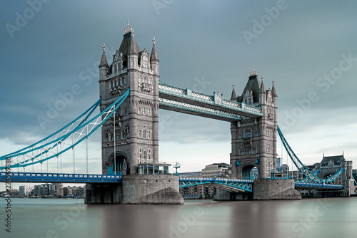 Canvas Print tower bridge in london