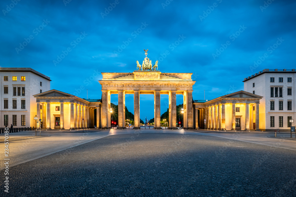 Fototapeta premium Brama Brandenburska w nocy, Berlin, Niemcy