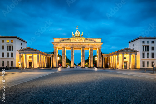 Brandenburger Tor bei Nacht  Berlin  Deutschland