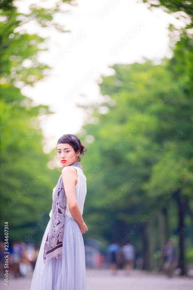 Asian female model poses for pictures in the cityscape Asian female model poses for pictures in the cityscape