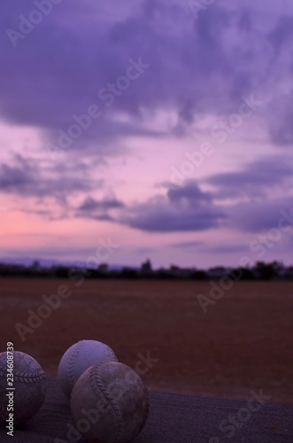 夕暮れの野球場