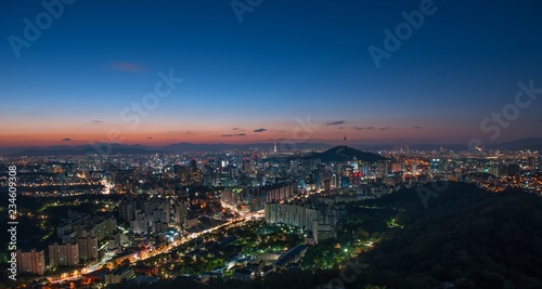 Fototapeta Naklejka Na Ścianę i Meble -  Twilight sky at seoul city south Korea 