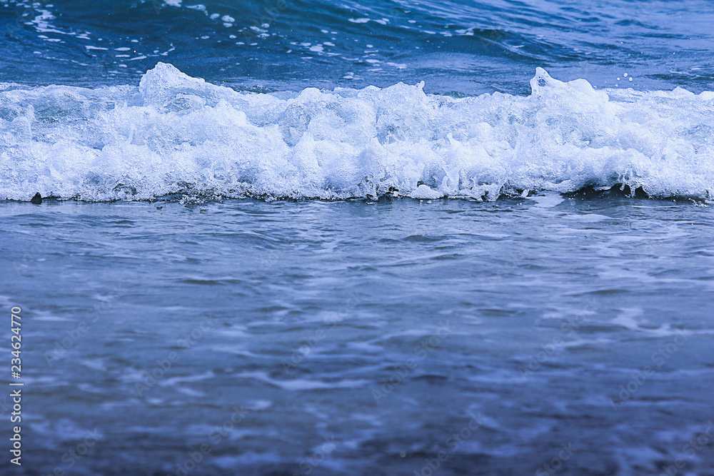 Naklejka premium front of water wave