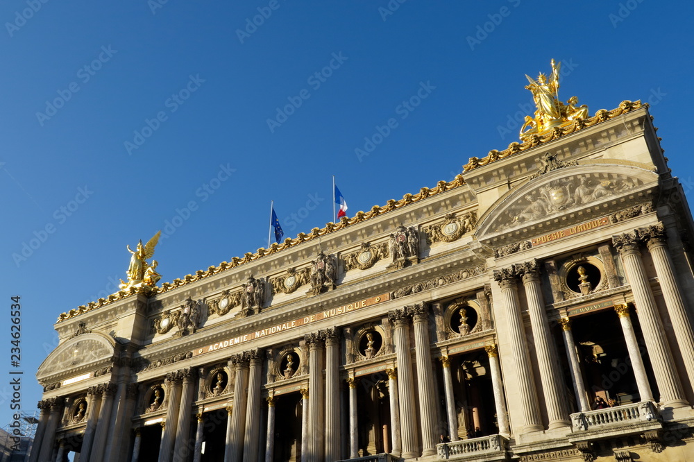 Opéra de Paris. Garnier. pierre et dorures.
