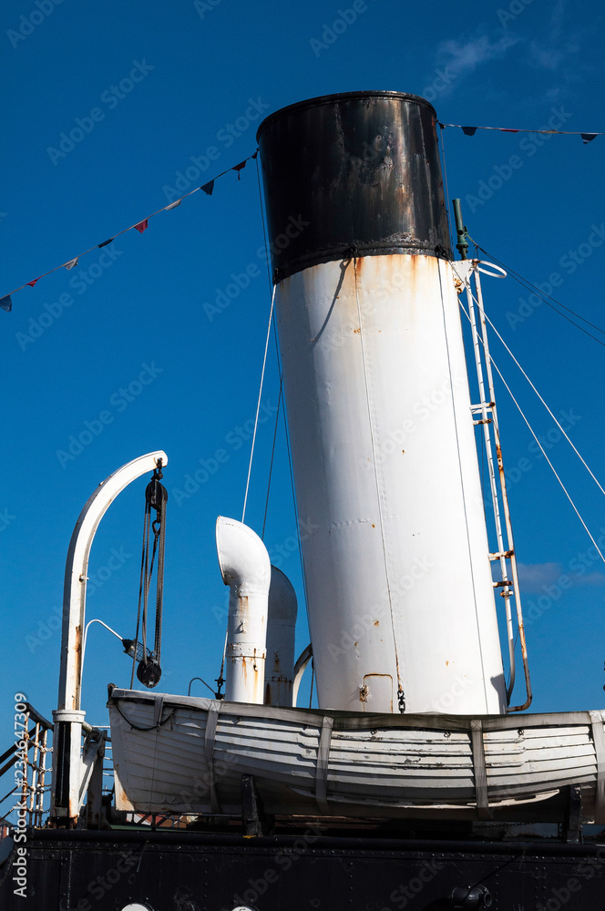 Obraz premium Ship's funnel