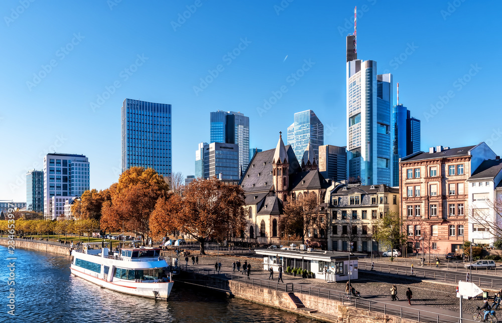 Obraz premium Frankfurter Skyline mit Mainufer, Frankfurt am Main
