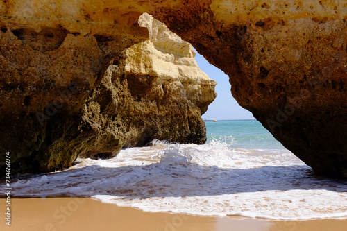Piękne słoneczne Wybrzeże Portugalii , klify,Algarve, Portimao