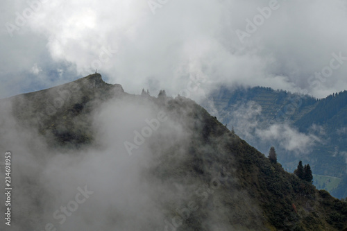 wolkenlandschaft über dem kleinwalsertal