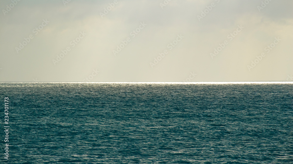 Obraz premium sunrise under sea