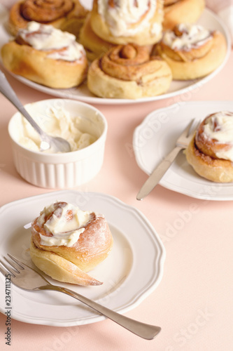 Wallpaper Mural Plates with yummy buns Torontodigital.ca