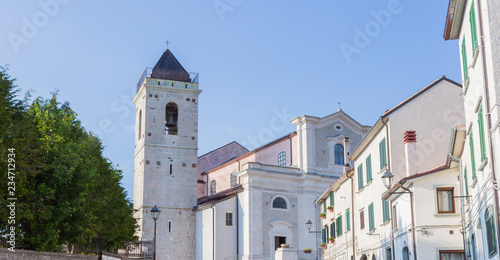 Exploring the streets and details of the small town of Capracotta