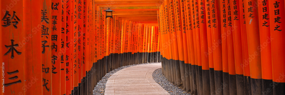 Naklejka premium Fushimi Inari Taisha Schrein, Kyoto, Japonia