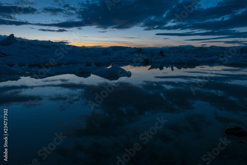 Sunset on J  kuls  rl  n glacial lake in Iceland