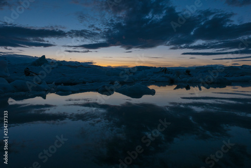 Sunset on Jökulsárlón glacial lake in Iceland © piccaya